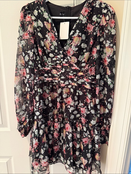 Kaimilan Dresses & Skirts - Floral V-Neck Long Sleeve Dress by